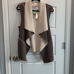 Soft vest with fur
